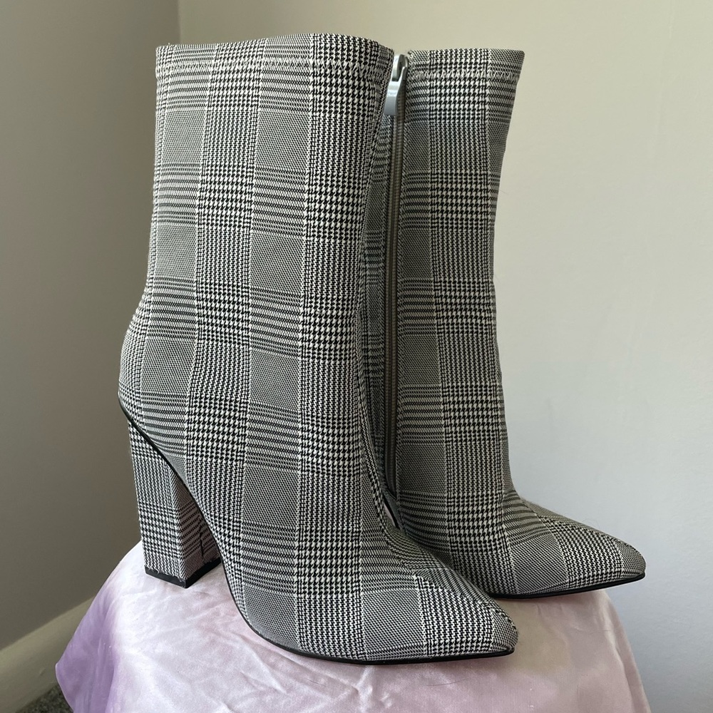 Houndstooth pointed toe mid ankle boots. Never worn
